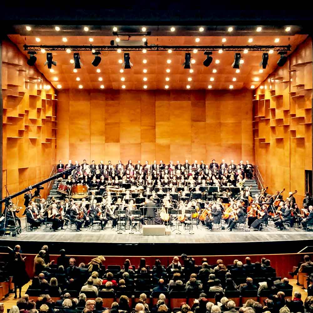 Mobiles Konzertzimmer mit Orchester